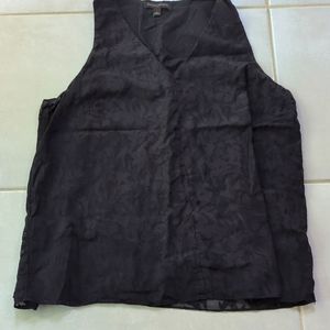 Black vneck tank floral